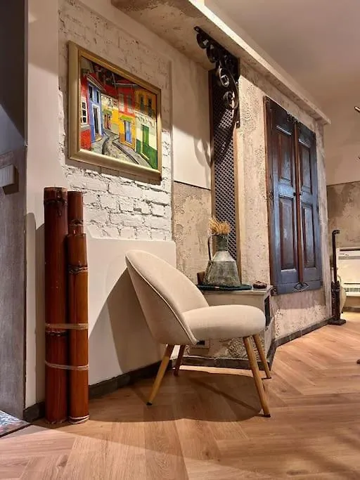 Introvert'S Den Tirana